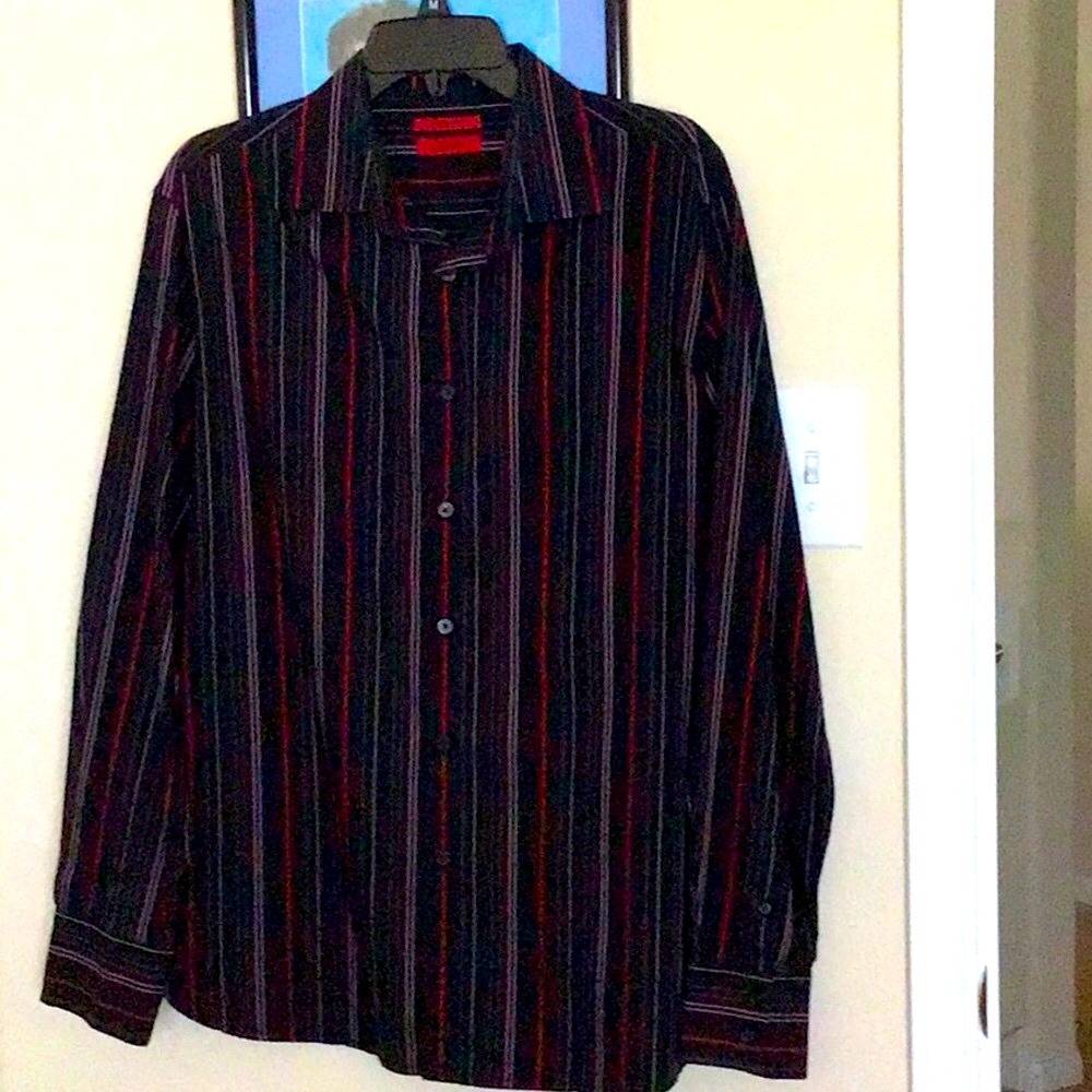 Long sleeves dress shirt in black and stripe red and white. Modern fit. Large